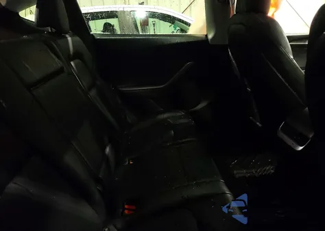 2022 Tesla Model Y z USA, uszkodzony, nr VIN 7SAYGDEE4NF531921